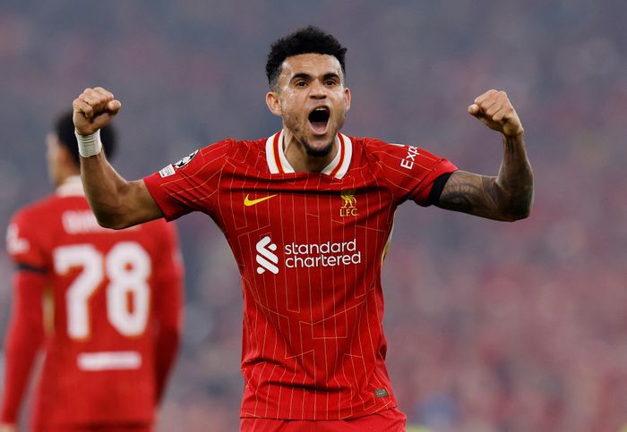 Luis Diaz trở thành ngôi sao của trận đấu tại Anfield với cú hat-trick. Anh ghi danh lịch sử với tư cách là cầu thủ Colombia đầu tiên ghi 3 bàn trở lên trong một trận đấu tại UEFA Champions League. 