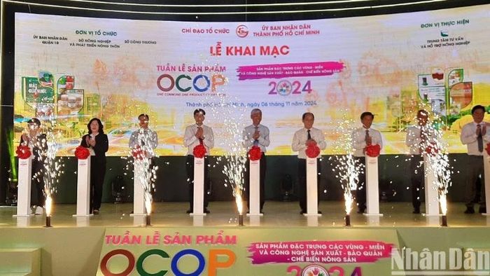 Nghi thức khai mạc Tuần lễ sản phẩm OCOP.