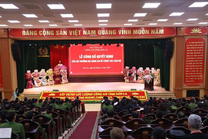  Quang cảnh Lễ công bố quyết định của Bộ trưởng Bộ Công an. 