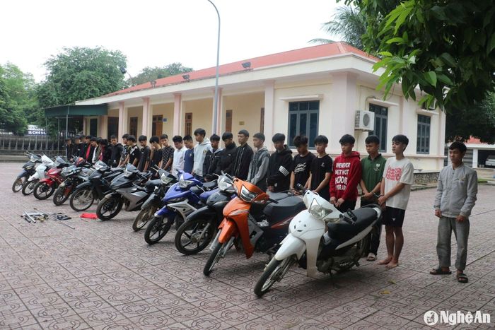 Các đối tượng bị bắt giữ. Ảnh: Hồng Hạnh - Văn Hậu