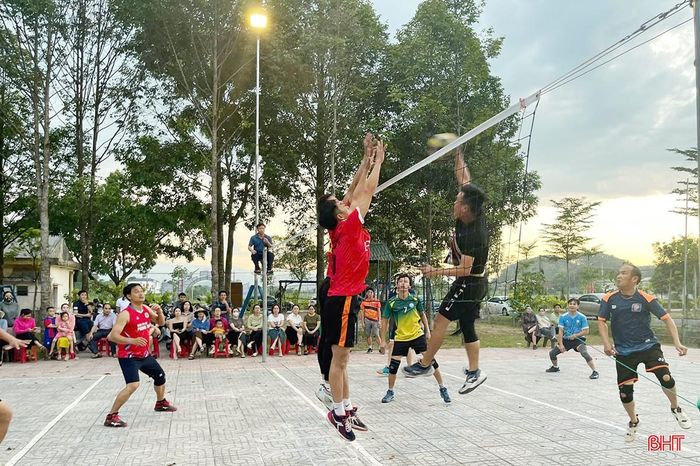  8/8 nhà văn hóa thôn được xây dựng đạt chuẩn, khu thể thao thôn đáp ứng nhu cầu thể dục thể thao của bà con nhân dân. 