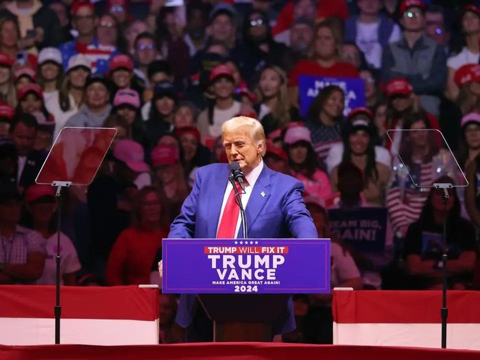 Ứng cử viên tổng thống đảng Cộng hòa, cựu Tổng thống Mỹ Donald Trump, phát biểu tại một cuộc vận động tranh cử tại thành phố New York.
