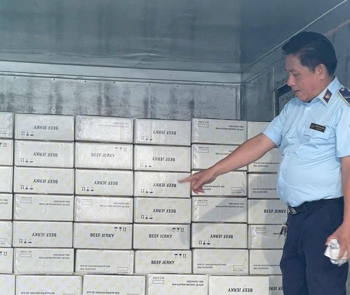  Tổng số hàng phát hiện lên đến hơn 1 tấn. Ảnh: CQLTT. 