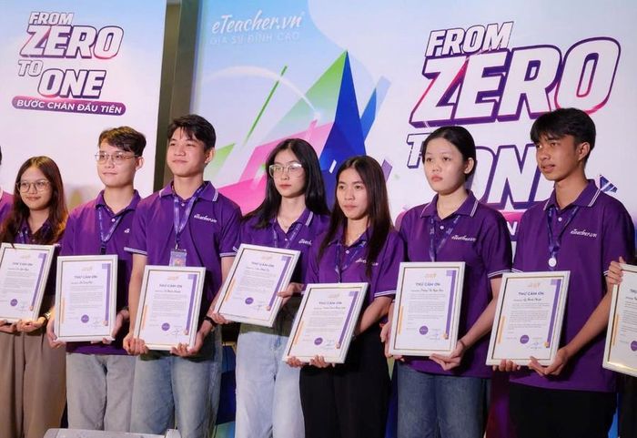  Nhiều gia sư được khen thưởng trong sự kiện tôn vinh gia sư 2024. 