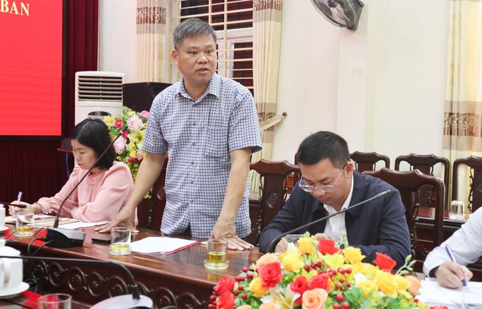 Đại diện các cơ quan báo chí, thông tấn góp ý về nội dung tuyên truyền với Thường trực Thành ủy Vinh. Ảnh: T.P