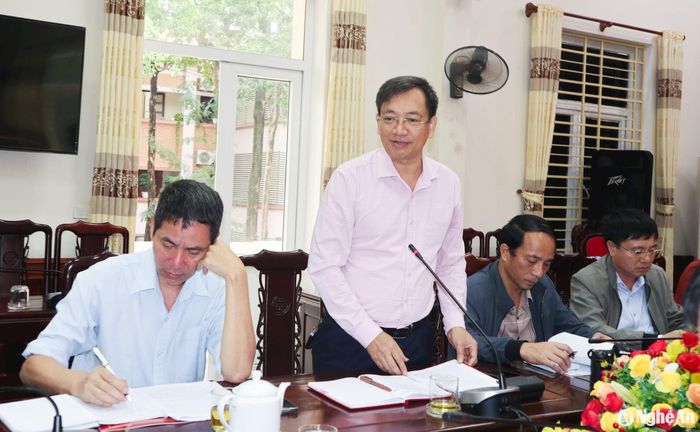 Đồng chí Trần Hữu Nghĩa - Phó Tổng Biên tập Báo Nghệ An đề xuất một số nội dung tuyên truyền trọng tâm về xây dựng và phát triển thành phố Vinh sắp tới, cách thức phối hợp tuyên truyền hiệu quả nhất trên các ấn phẩm của Báo Nghệ An. Ảnh: T.P