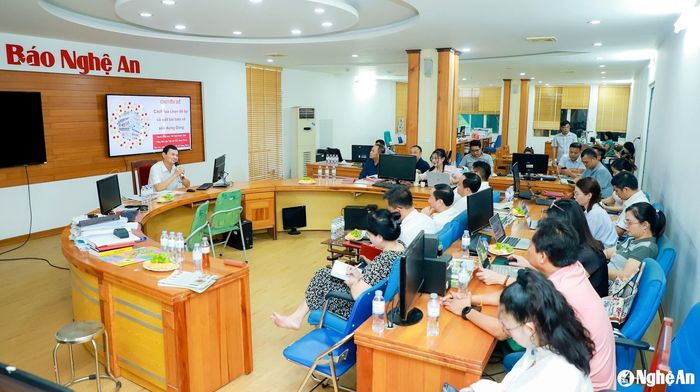 Báo Nghệ An thường xuyên tổ chức các cuộc tập huấn nghiệp vụ cho phóng viên, kỹ thuật viên. Ảnh tư liệu