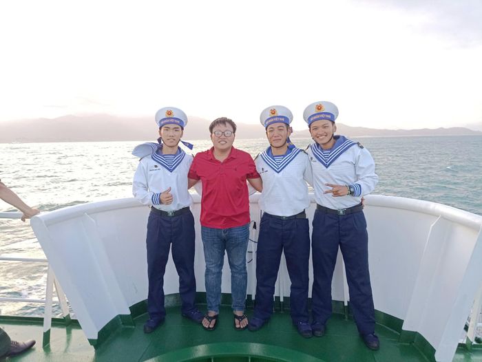 Phóng viên Quang An trong chuyến tác nghiệp tại Trường Sa.