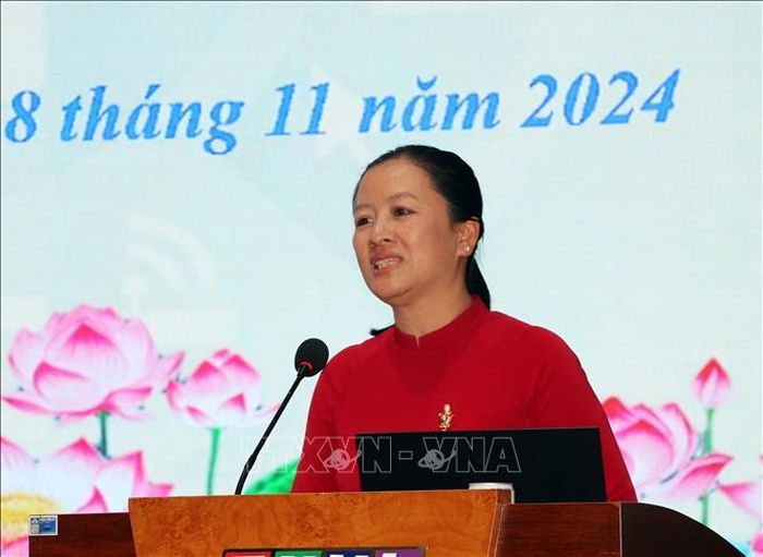 Giám đốc Sở Thông tin và Truyền thông tỉnh Vĩnh Long Đoàn Hồng Hạnh phát biểu tại hội thảo.