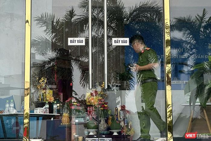 Lực lượng công an thu thập hồ sơ, chứng cứ 