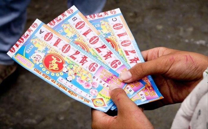 Vé số thay đổi cuộc đời các con bà B.