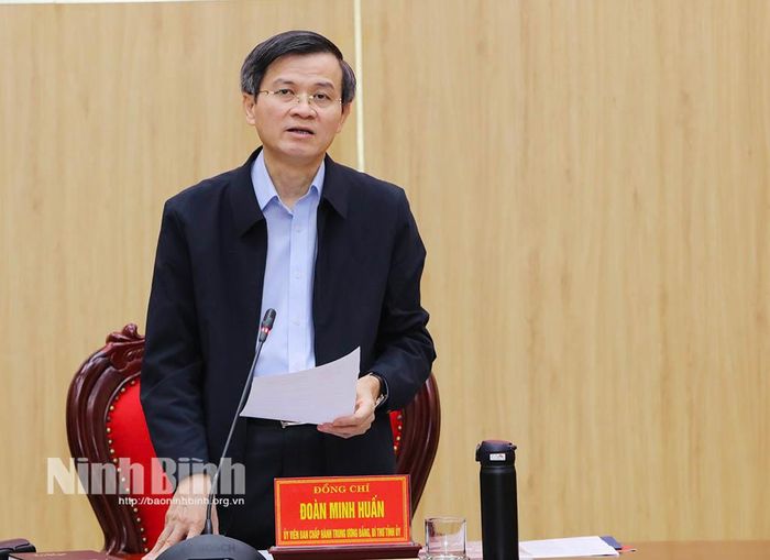 Đồng chí Bí thư Tỉnh ủy Đoàn Minh Huấn phát biểu kết luận hội nghị.