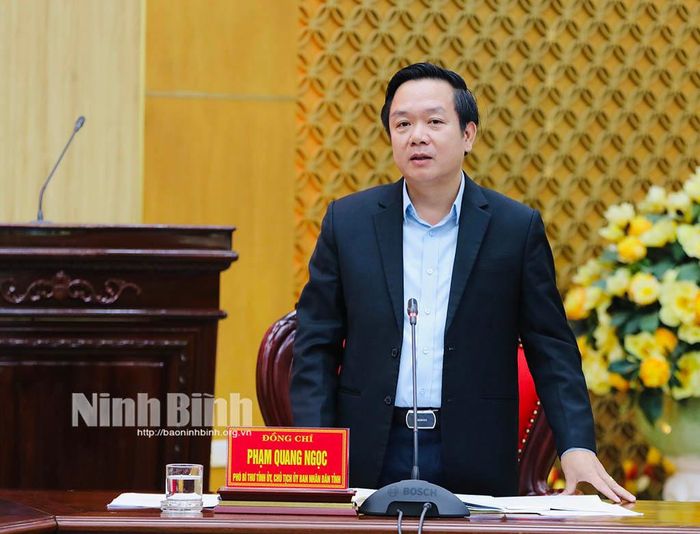 Đồng chí Chủ tịch UBND tỉnh Phạm Quang Ngọc phát biểu tại hội nghị.