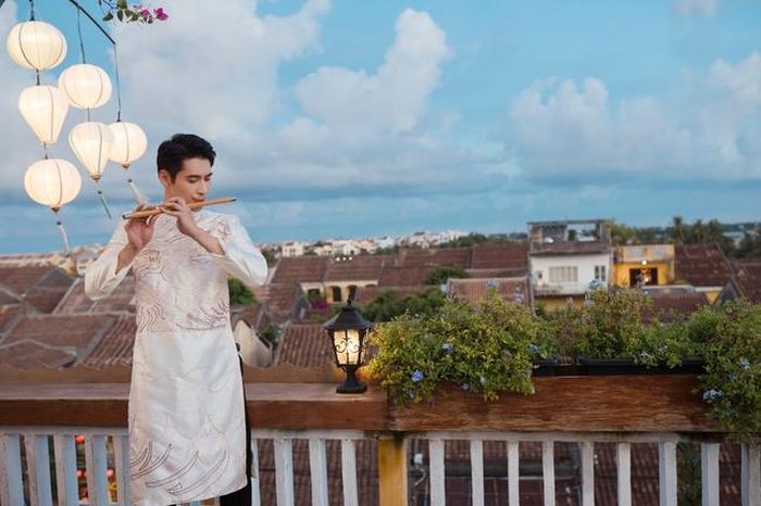 Hình ảnh Phạm Tuấn Ngọc trong MV "Một vòng Việt Nam"