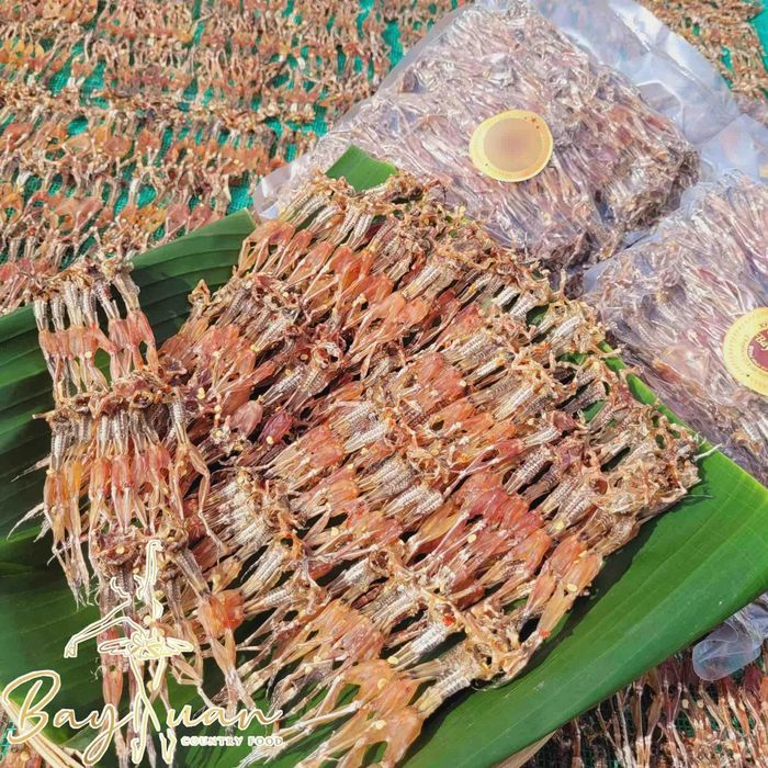 Món khô nhái có phần chân dài thẳng tắp, hình dáng như vũ công nên được ví von là "vũ nữ chân dài"