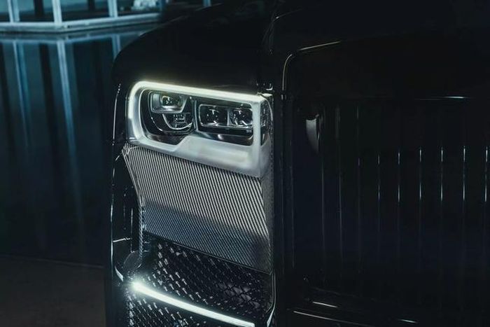 Brabus đã tinh chỉnh để cỗ máy V12 tăng áp kép 6,75L của Cullinan sản sinh công suất gần 700 mã lực, công suất tại bánh 690 mã lực, mô-men xoắn nâng cấp lên 950 Nm.