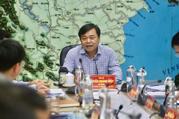Thứ trưởng Nguyễn Hoàng Hiệp: " Tập trung khắc phục nhanh nhất hậu quả bão số 6, đồng thời triển khai các biện pháp ứng phó với bão số 7".