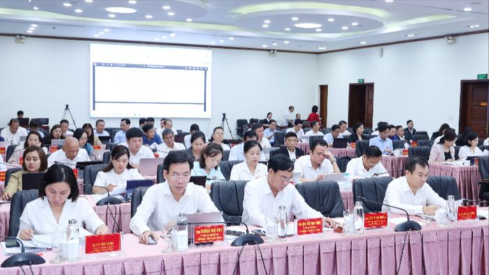  Đại biểu dự kỳ họp. 