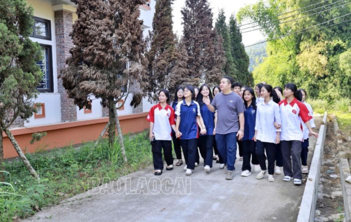  Lớp bồi dưỡng sáng tác văn học. 