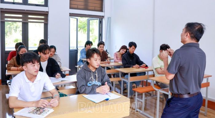  Lớp bồi dưỡng sáng tác âm nhạc. 