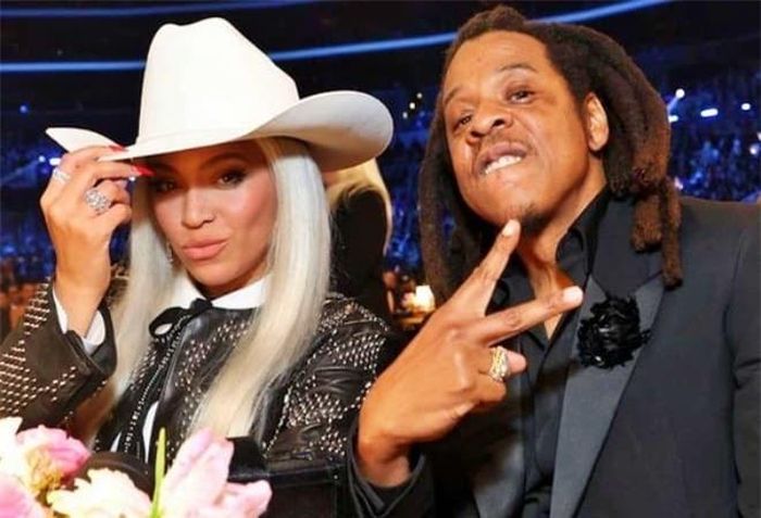 Ngoài âm nhạc, Jay-Z còn là một doanh nhân lão luyện trong ngành thời trang