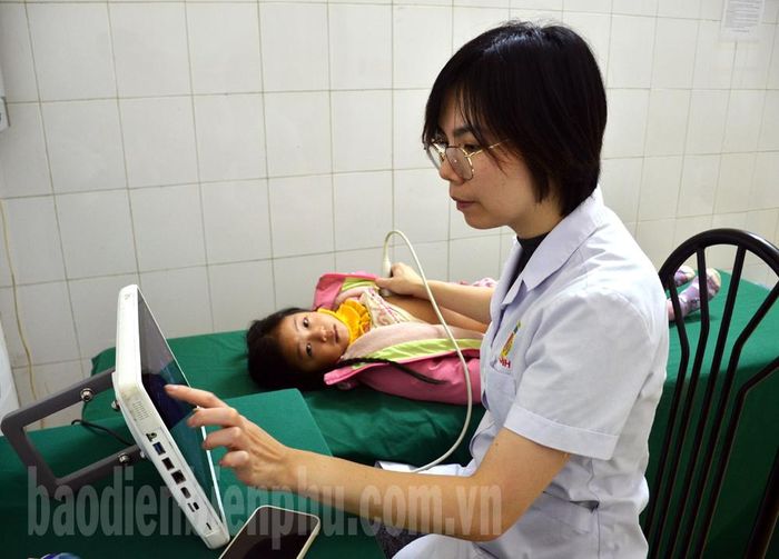 Trẻ em được tiến hành siêu âm để sớm phát hiện bệnh tim bẩm sinh.