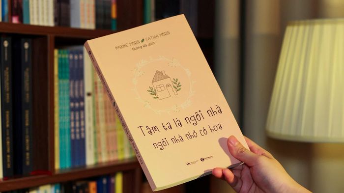 Sách Tâm ta là ngôi nhà, ngôi nhà nhỏ có hoa. Ảnh: Phạm Thủy.