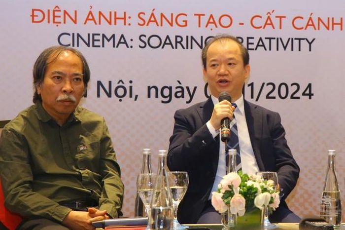 PGS-TS Bùi Hoài Sơn (bìa phải)