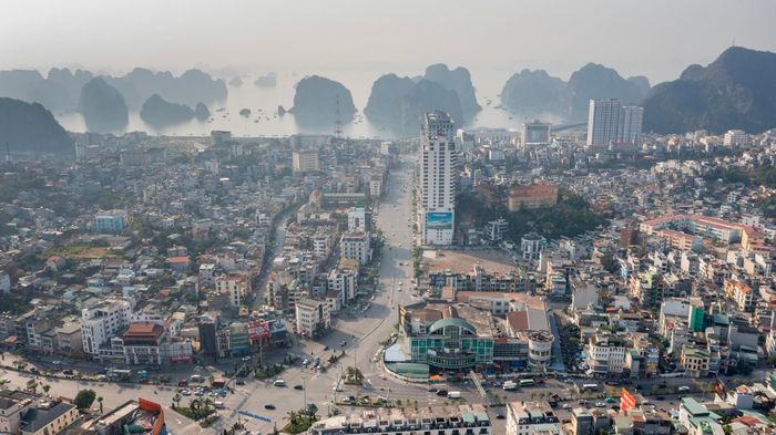 Sau đó, tỉnh Quảng Ninh và TP Hạ Long ra thông báo Liên danh Công ty cổ phần IGG HALONG và Công ty cổ phần tư vấn đầu tư tài chính Toàn Cầu là chủ đầu tư mới thực hiện dự án này.