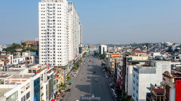 Theo diễn thuyết của chủ đầu tư, chung cư mới cao 35 tầng nổi, gồm 2 tháp, trong đó có bố trí không gian sinh hoạt cộng đồng, nhà trẻ, các không gian dịch vụ, thương mại…, khối chung cư cao 12 tầng trong đó tầng 1 bố trí các ki ốt cho các hộ dân tái định cư kinh doanh tại tầng 1 chung cư cũ, từ tầng 2 đến tầng 12 bố trí các căn hộ để ở. Đáp ứng nhu cầu về nhà ở cho khoảng 1.800 người dân.