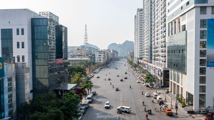 Việc dự án chậm thực hiện khiến nhiều người dân sở hữu chung cư trước đó phải di dời và ở trọ trong suốt 8 năm qua để chờ đợi được về nhà mới.