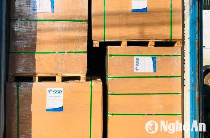 Các lô hàng gỗ được đóng vào container để xuất sang Mỹ. Ảnh: VT