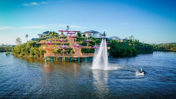 Ráng chiều trên Hồ Vua Lê.