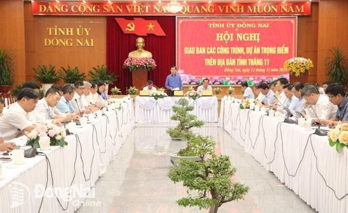 Ủy viên Trung ương Đảng, Bí thư Tỉnh ủy Nguyễn Hồng Lĩnh phát biểu chỉ đạo tại hội nghị. Ảnh: Phạm Tùng