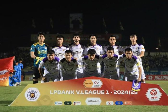 Hà Nội FC xuất phát 2 trận gần nhất mà chấp cả ngoại binh. Ảnh: VPF
