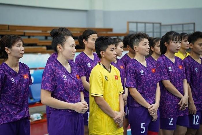 Các cô gái Việt Nam đã có sự chuẩn bị rất tốt trước giờ lên đường. Ảnh: VFF