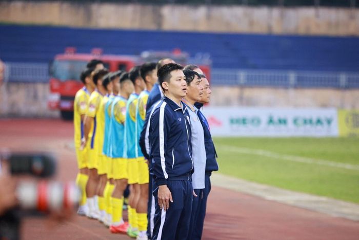 Huấn luyện viên Phan Như Thuật còn có rất nhiều việc phải làm để giúp Sông Lam Nghệ An vượt qua giai đoạn khó khăn này. Ảnh tư liệu: Xuân Thủy