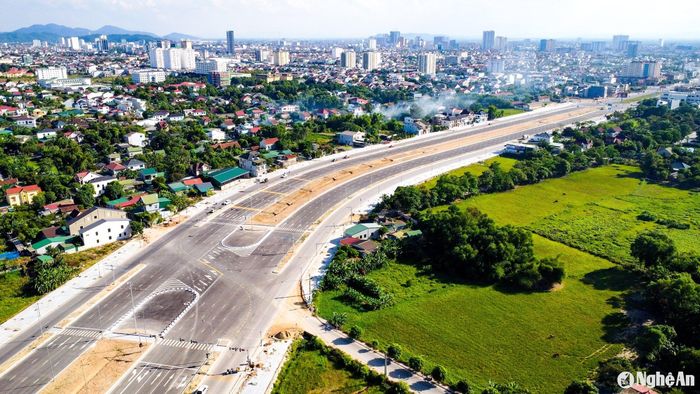 Đại lộ Vinh - Cửa Lò là trục giao thông huyết mạch kết nối thành phố Vinh mở rộng. Ảnh tư liệu: Thành Cường