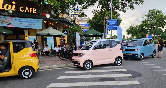 Wuling bản cao nhất có giá 231 triệu đồng, giảm 58 triệu đồng so với giá niêm yết thời điểm mới ra mắt tháng 6 năm ngoái. Ảnh: Lam Anh.