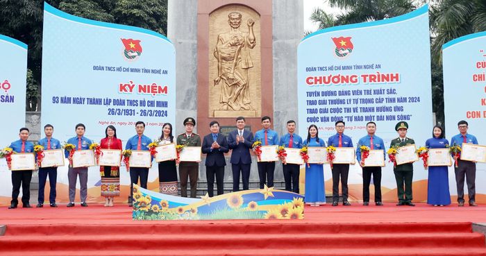 Nghệ An nói chung, Nam Đàn nói riêng luôn có nhiều đảng viên tiêu biểu được các cấp biểu dương, ghi nhận. Ảnh tư liệu: Thanh Quỳnh