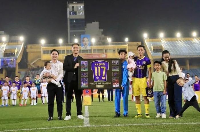 Văn Quyết đi vào lịch sử V-League