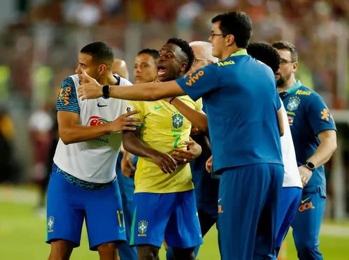 Vinicius Jr tiếp tục gây sóng gió