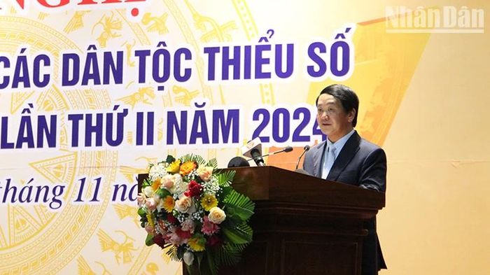 Ủy viên Ban Chấp hành Trung ương Đảng, Bộ trưởng, Chủ nhiệm Ủy ban Dân tộc Hầu A Lềnh phát biểu tại Hội nghị.