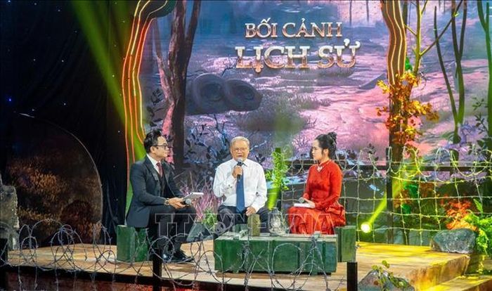 PGS-TS, Đại tá Hồ Sơn Đài, nguyên Trưởng phòng Khoa học Quân sự Quân khu 7, Giám đốc Viện Nghiên cứu Đông Nam Bộ, tham gia chương trình giao lưu “Chiến thắng Bình Giã-Mốc son lịch sử”.