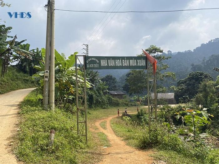 Nhà văn hóa bản Mùa Xuân, xã Sơn Thủy (Quan Sơn).