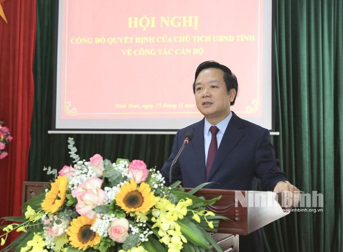 Đồng chí Chủ tịch UBND tỉnh Phạm Quang Ngọc phát biểu chúc mừng và giao nhiệm vụ cho đồng chí Đặng Thái Sơn.