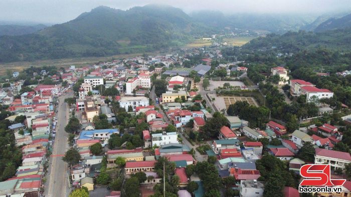Trung tâm thị trấn Ít Ong.