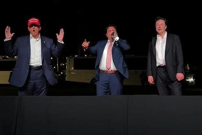  Tổng thống Trump và Elon Musk đứng hát chung sân khấu. Ảnh: X. 