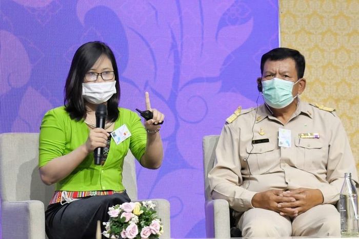 Cô giáo Hà Ánh Phượng tham gia diễn đàn tại Thái Lan.