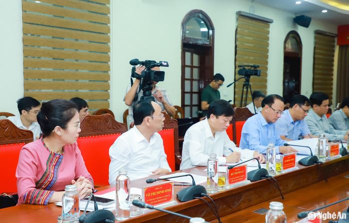 Các đồng chí trong Ban Thường vụ Tỉnh ủy tại cuộc làm việc. Ảnh: Thành Duy